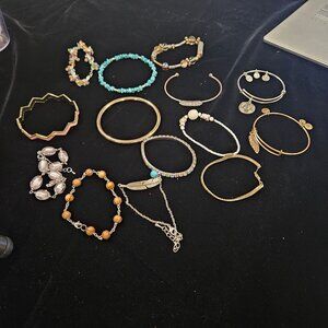 Mixed Lot Of 14 Fashion Bracelets Beaded Bangles Charms Assorted Styles Colors